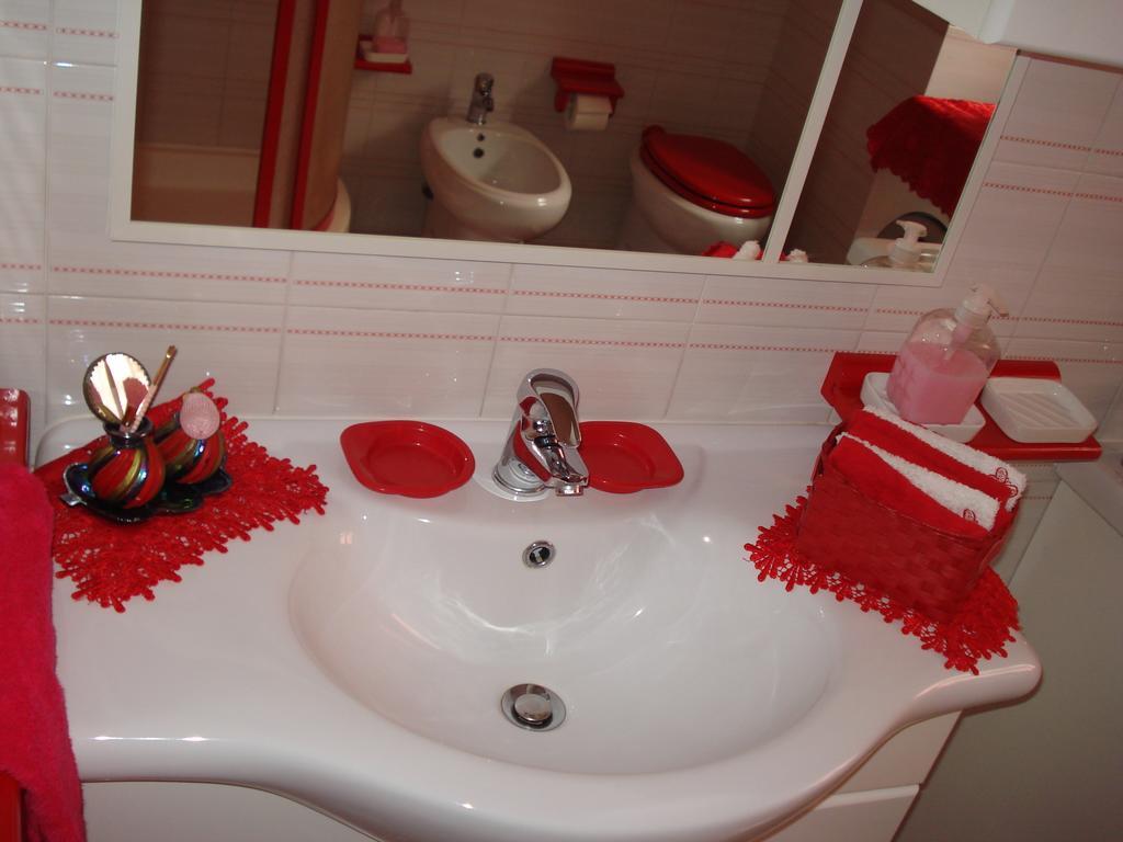 L'Aurora Viola Bed & Breakfast Carbonia Phòng bức ảnh