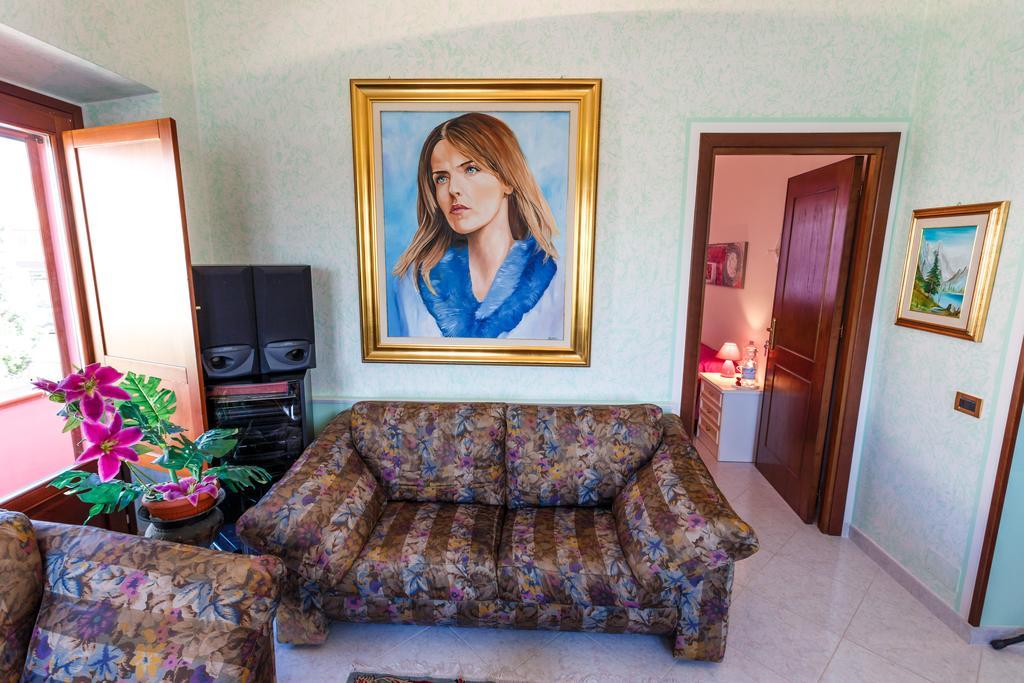 L'Aurora Viola Bed & Breakfast Carbonia Ngoại thất bức ảnh